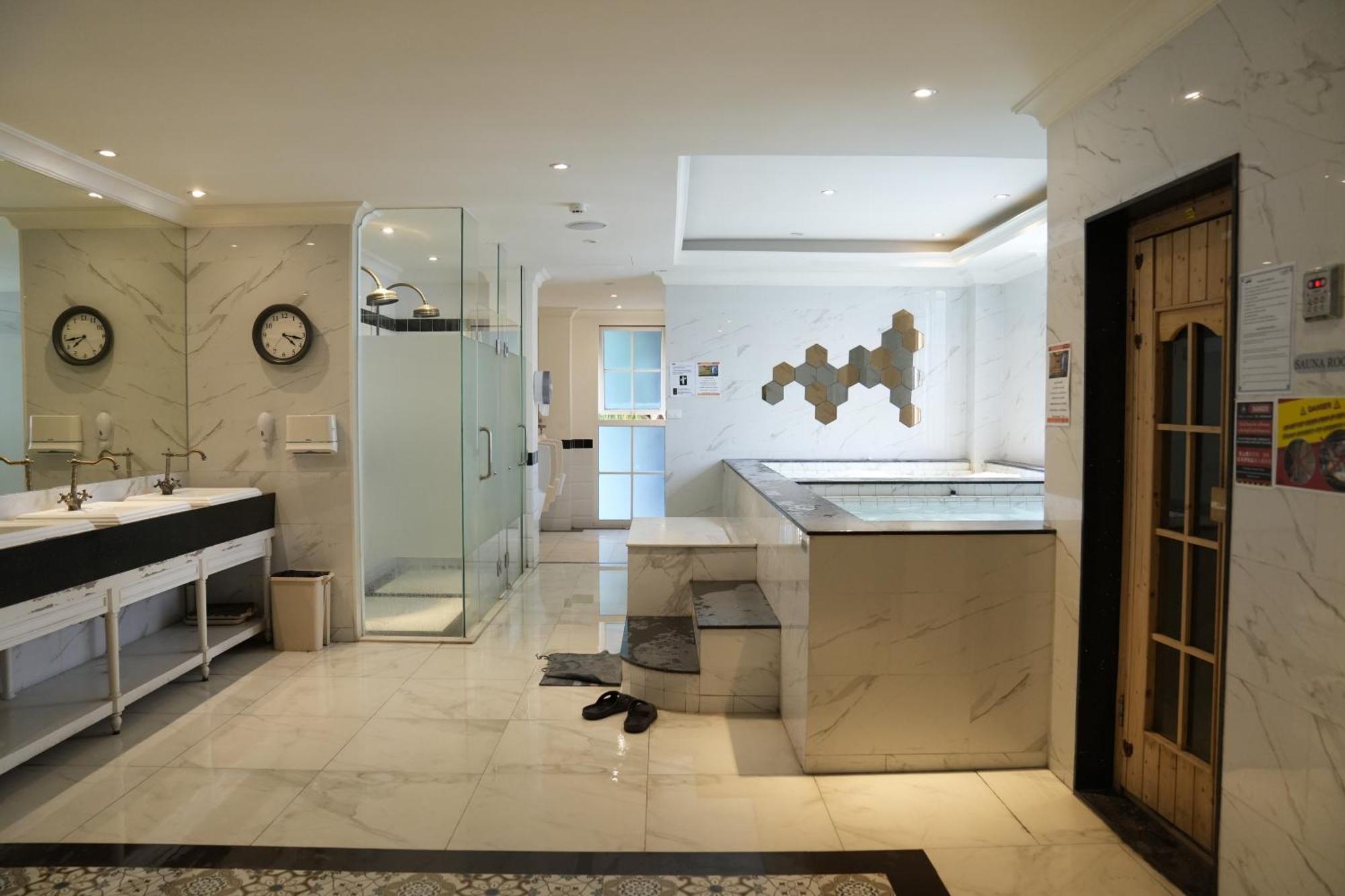 Seven Seas Cote D'azur Family-friendly One Bedroom With Pool& Gym Steps To Apartment
